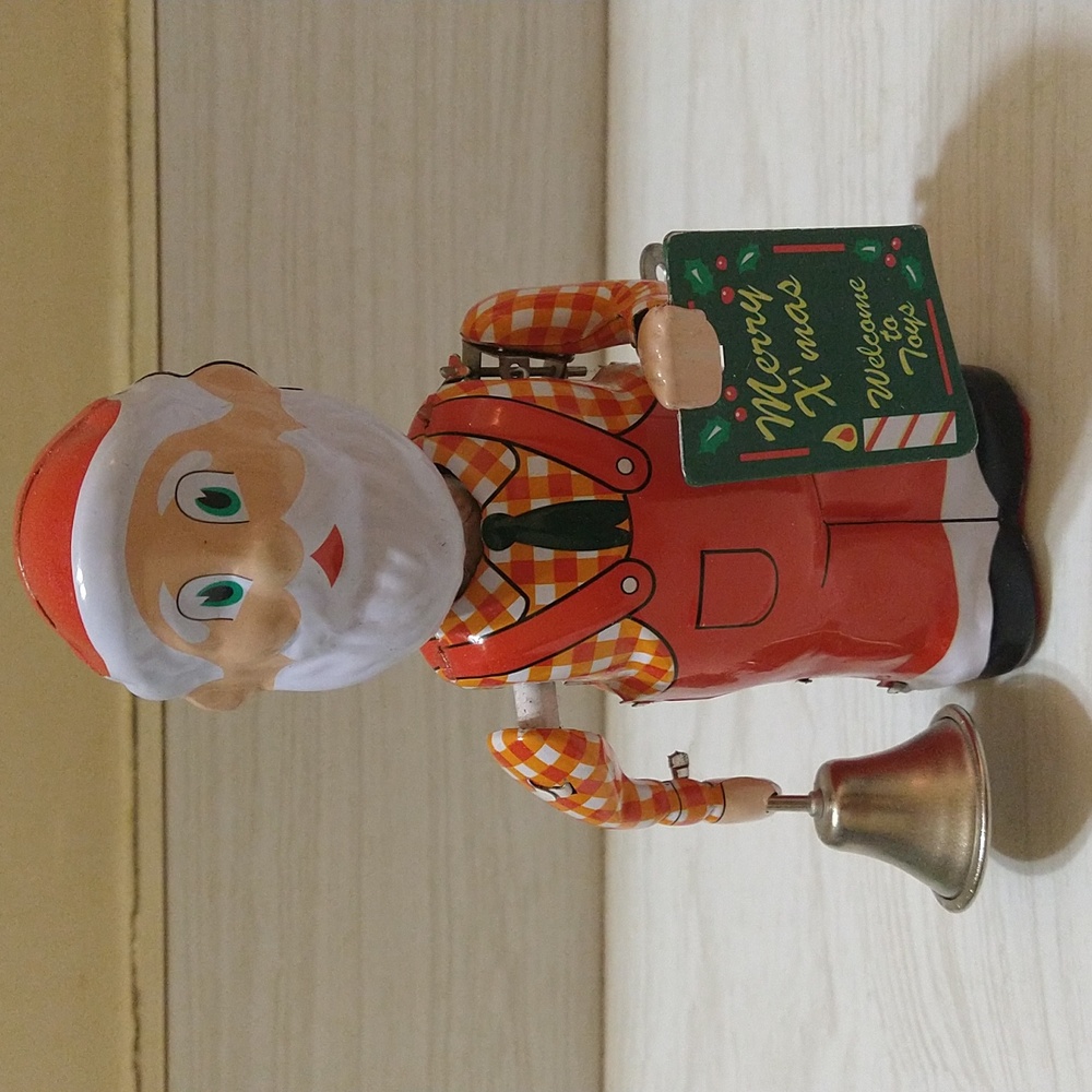Santa Claus Wind Up Tin Toy - Brooklyn Museum of Art